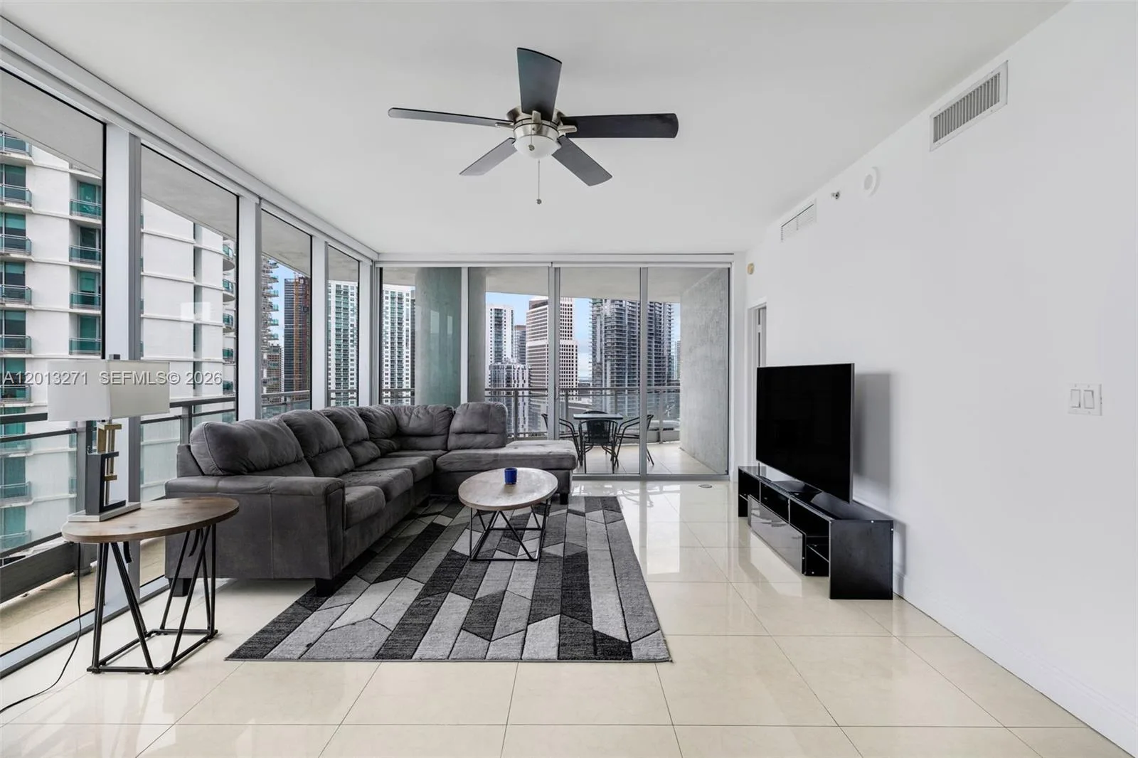 90 SW 3rd St # 2504, Miami, FL 33130 photo 9