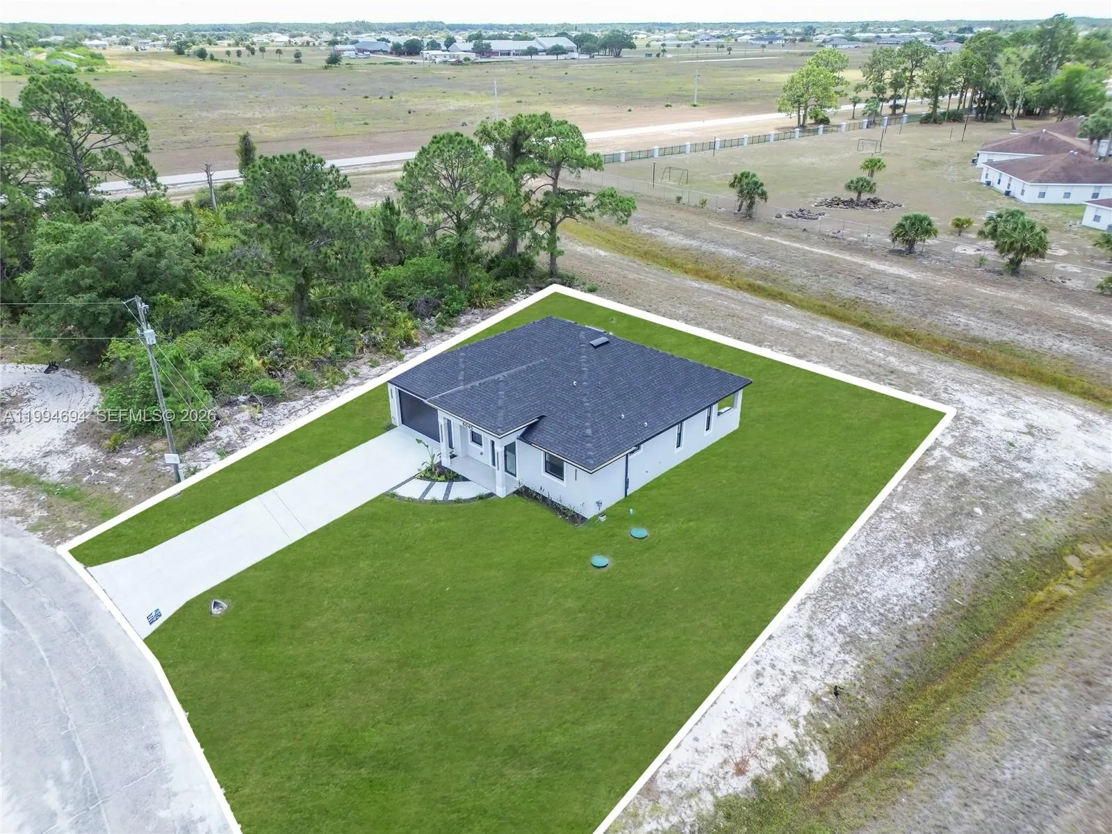 6045 Kumquat Cir, La Belle, FL 33935 photo 2