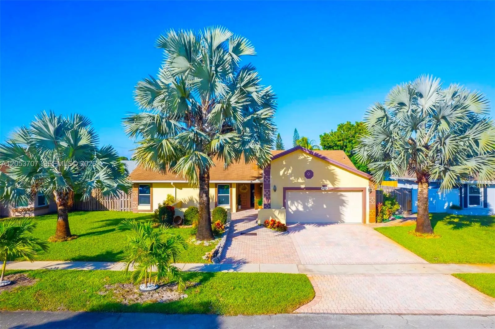 4921 NW 83rd Ave, Lauderhill, FL 33351