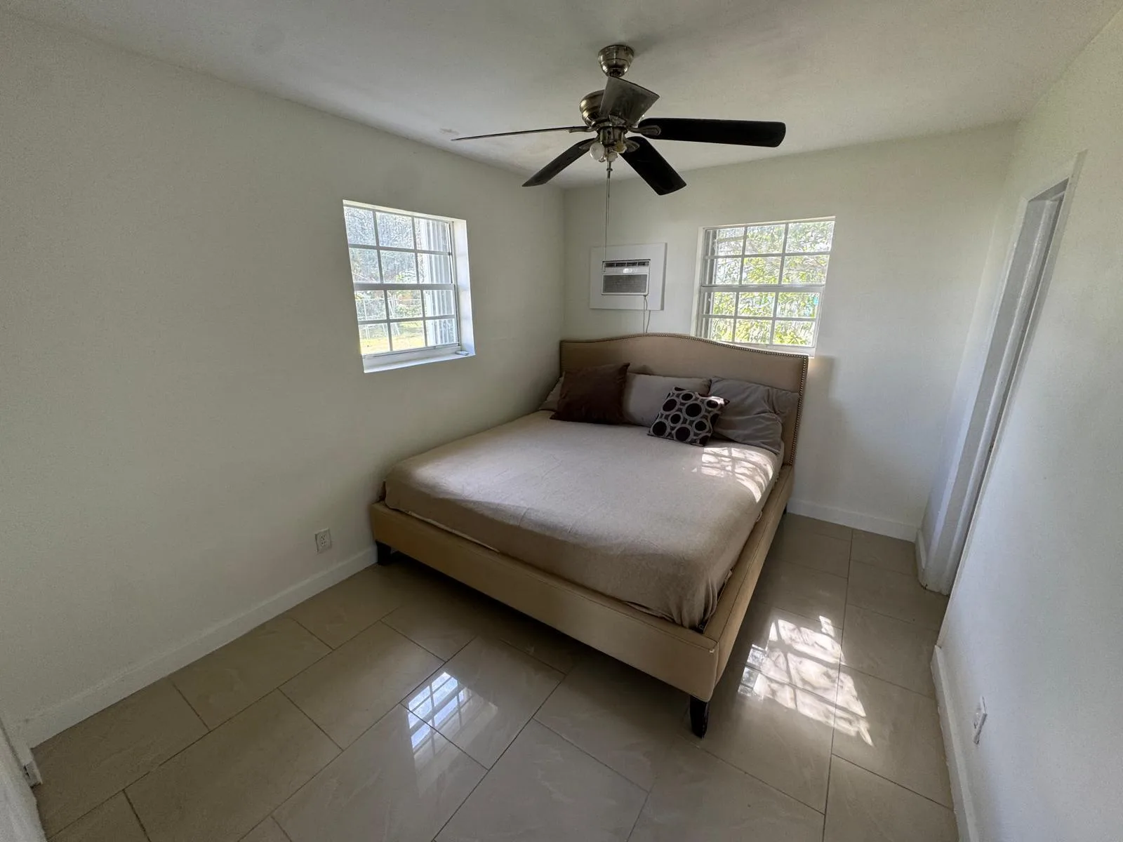 1042 Foster Road, Hallandale Beach, FL 33009 photo 7