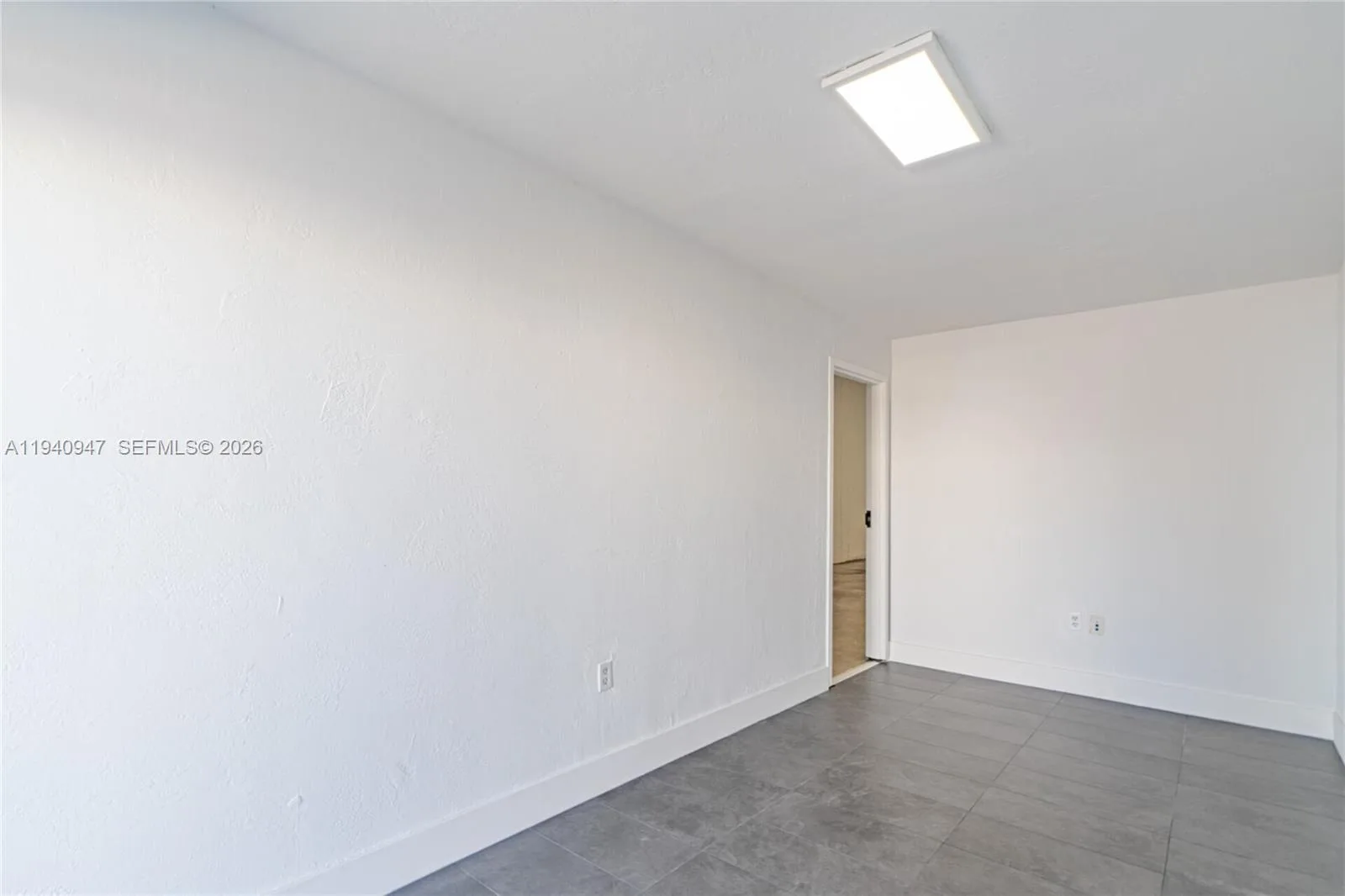1676 W 31st Pl, Hialeah, FL 33012 photo 5