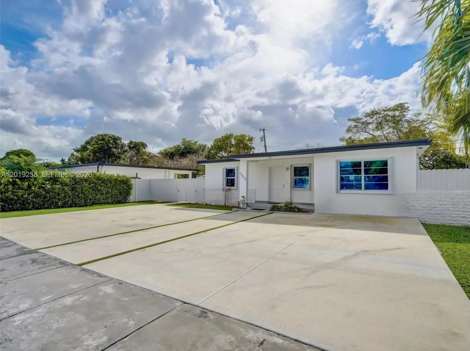 9494 SW 39th St, Miami, FL 33165