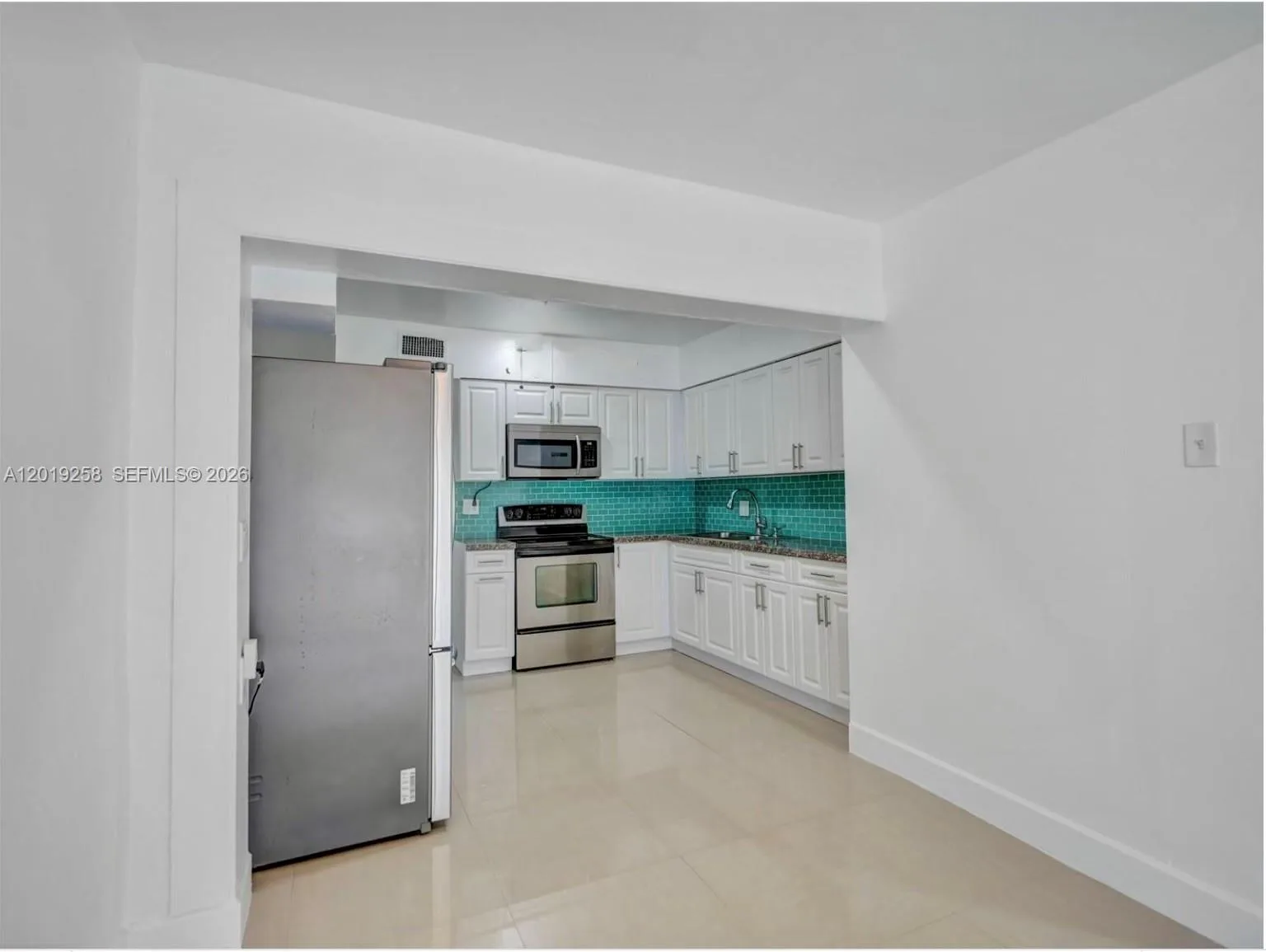 9494 SW 39th St, Miami, FL 33165 photo 4