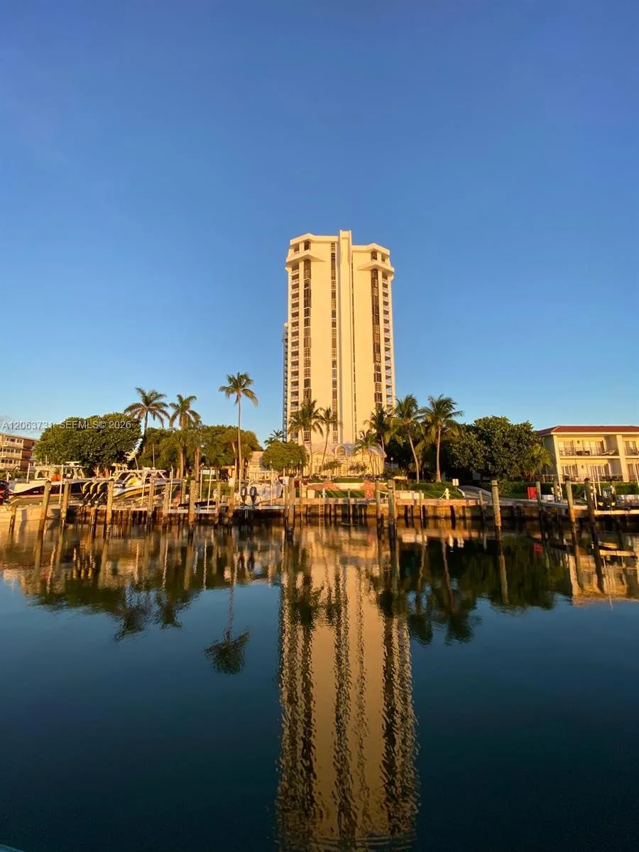 4000 Towerside Ter # 301, Miami, FL 33138