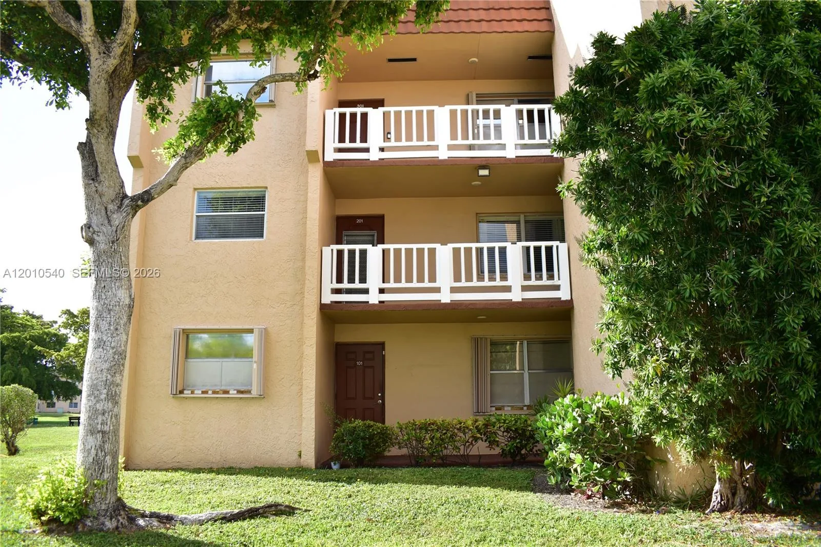 9321 Sunrise Lakes Blvd # 201, Sunrise, FL 33322