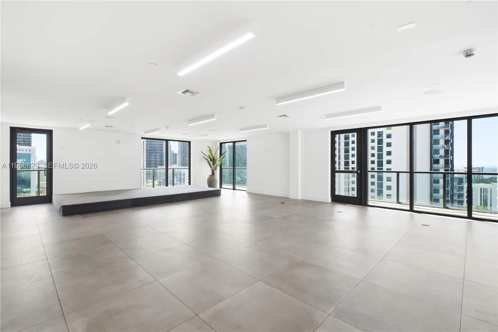 239 SW 9th St # 2401, Miami, FL 33130 photo 3