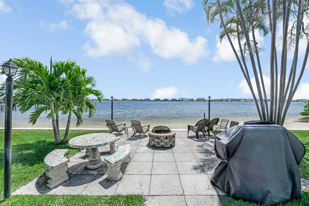 1430 S Lakeside Drive # 22, FL 33460