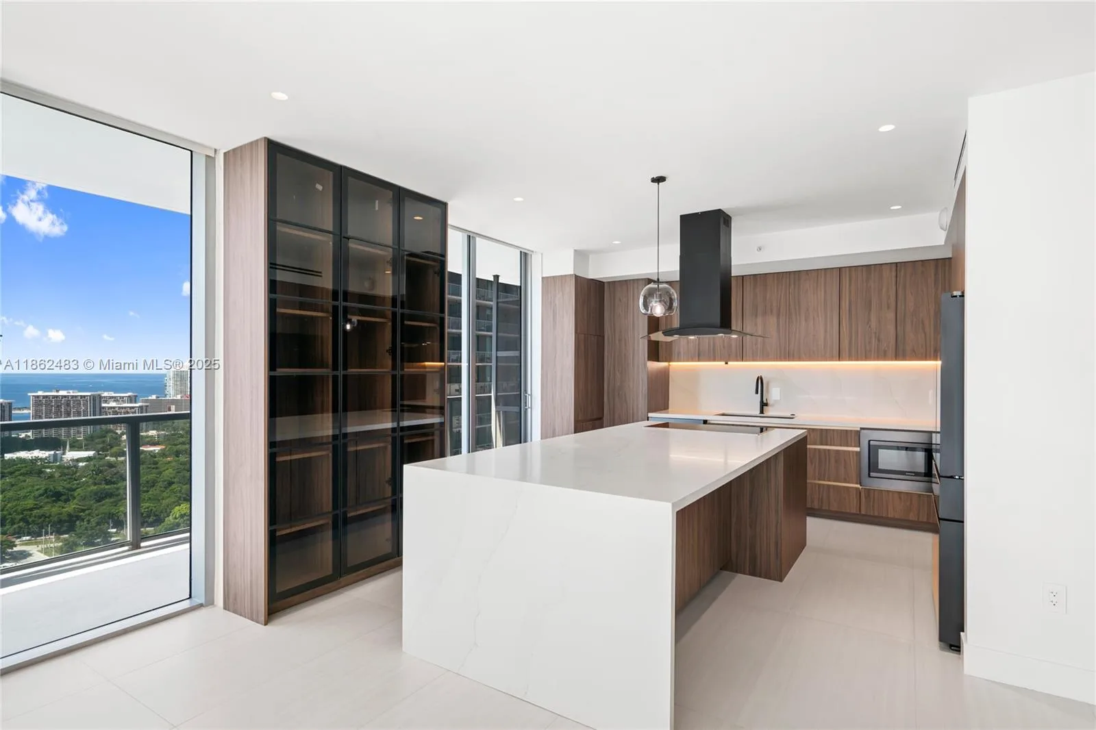 1111 SW 1st Ave # 3719-N, Miami, FL 33130