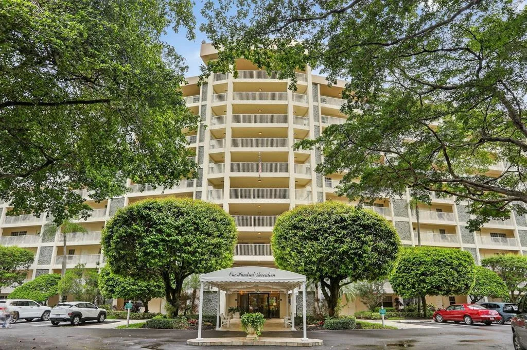 3520 Oaks Way # 110, Pompano Beach, FL 33069