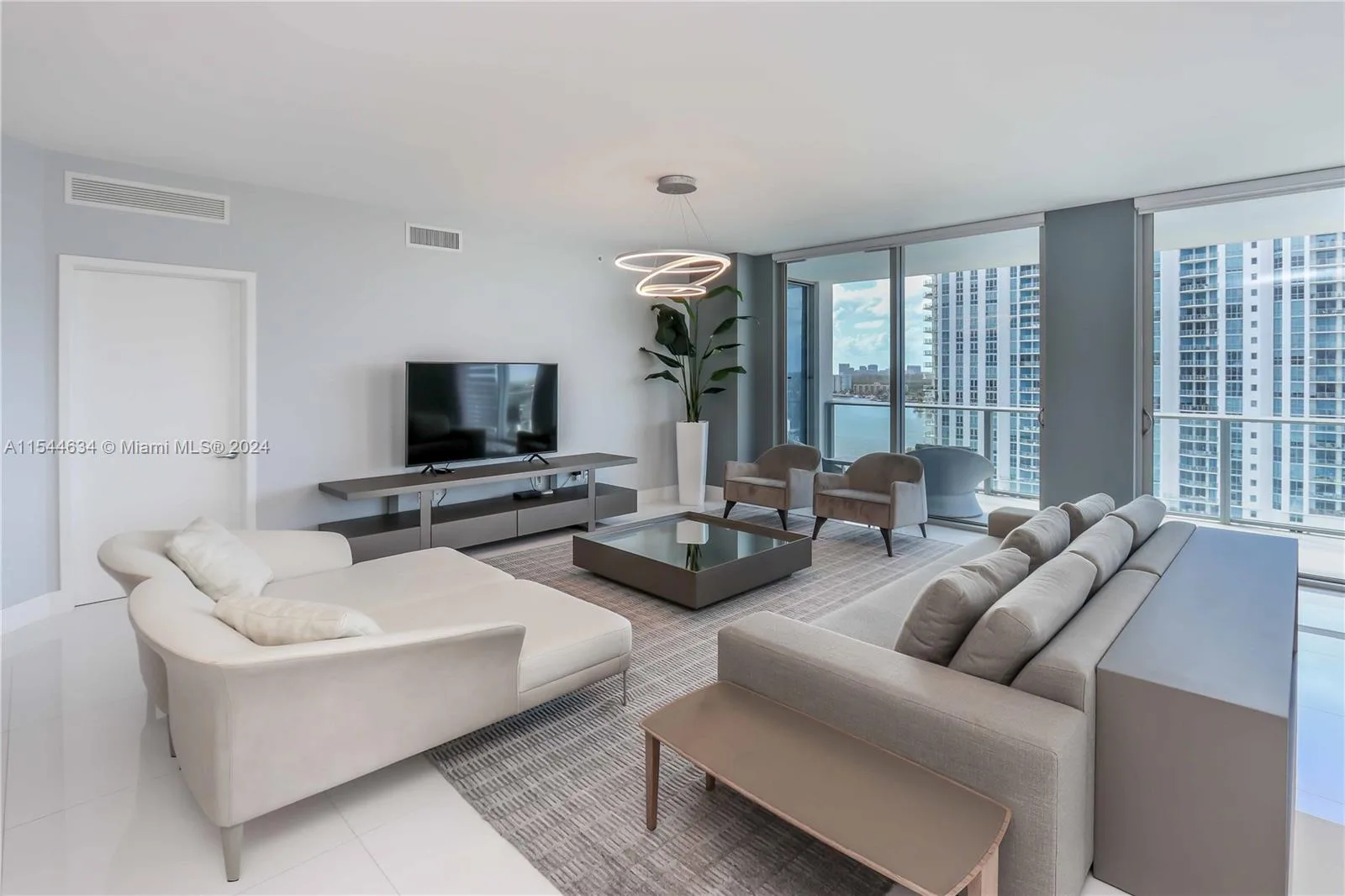 17301 Biscayne Blvd # 1201, North Miami Beach, FL 33160 photo 4