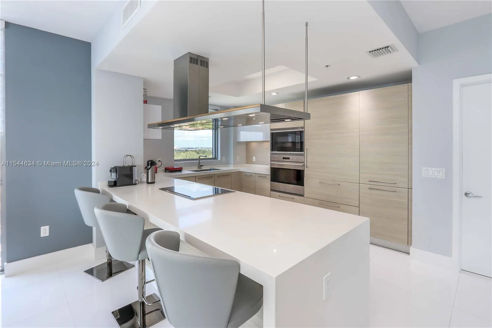 17301 Biscayne Blvd # 1201, North Miami Beach, FL 33160 photo 9