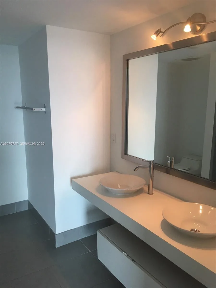 92 SW 3rd St # 3402, Miami, FL 33130 photo 10