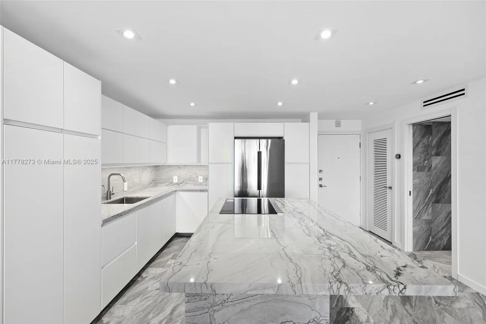 1658 Bay Rd # 504, Miami Beach, FL 33139 photo 2