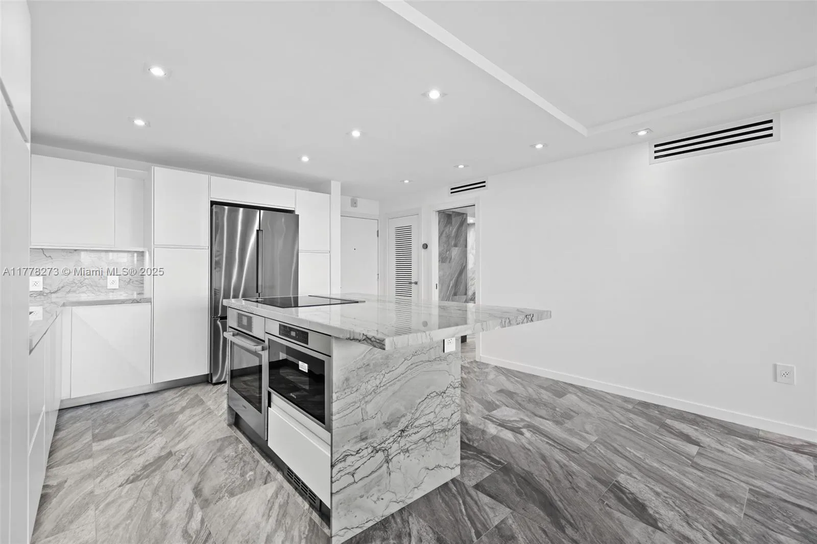 1658 Bay Rd # 504, Miami Beach, FL 33139 photo 3