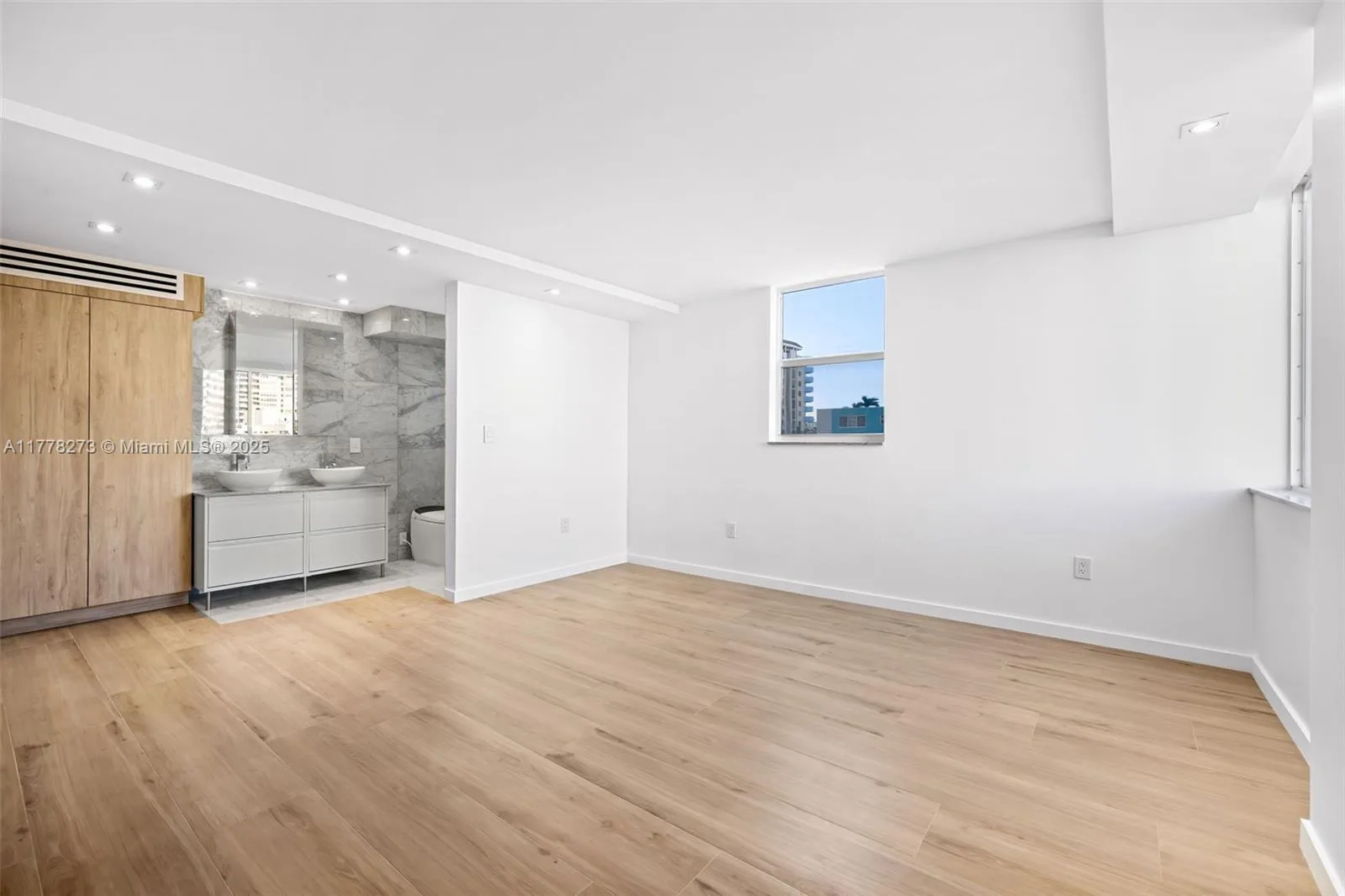 1658 Bay Rd # 504, Miami Beach, FL 33139 photo 8