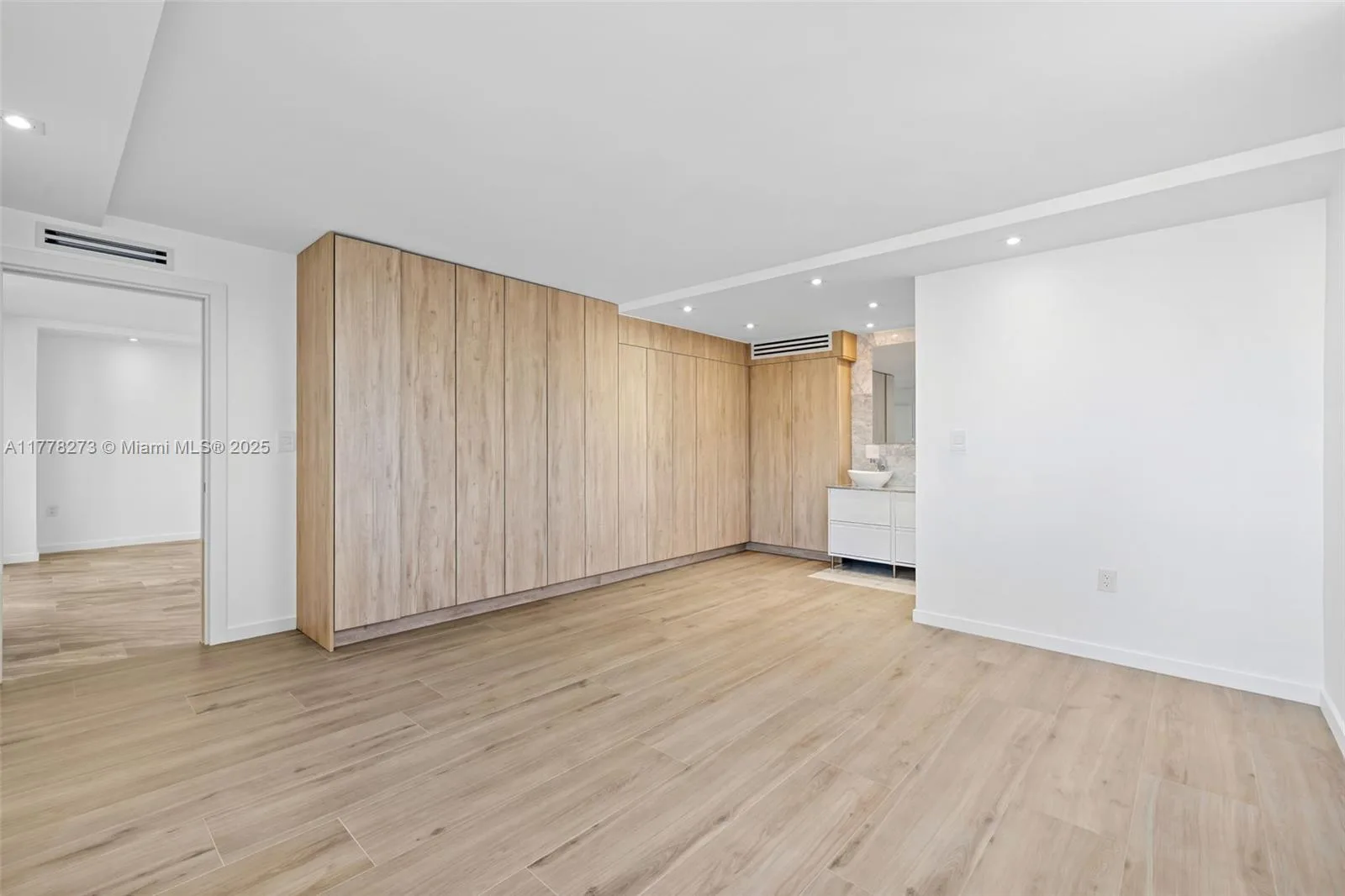 1658 Bay Rd # 504, Miami Beach, FL 33139 photo 9