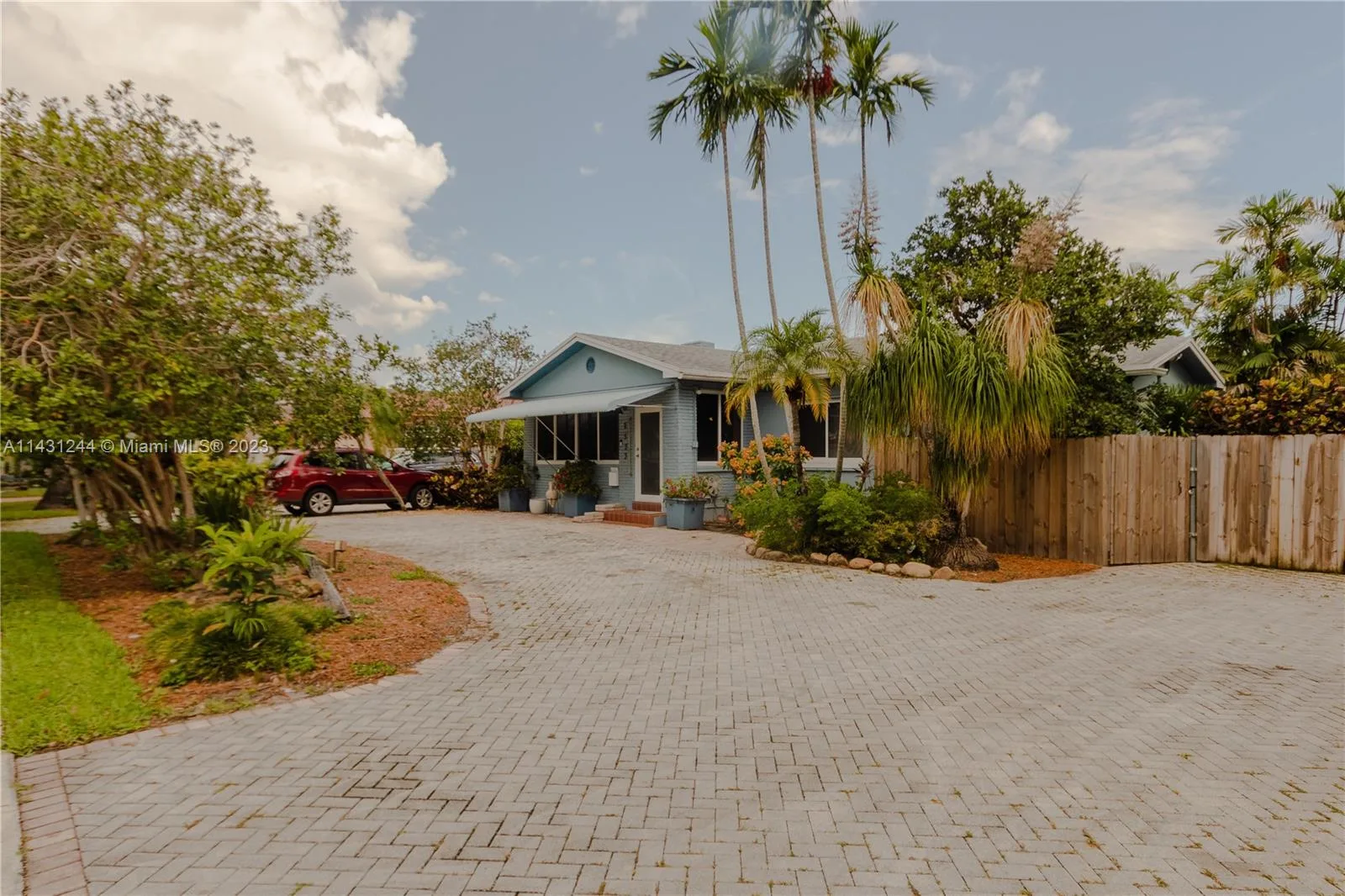 2533 Fillmore St, Hollywood, FL 33020 photo 2
