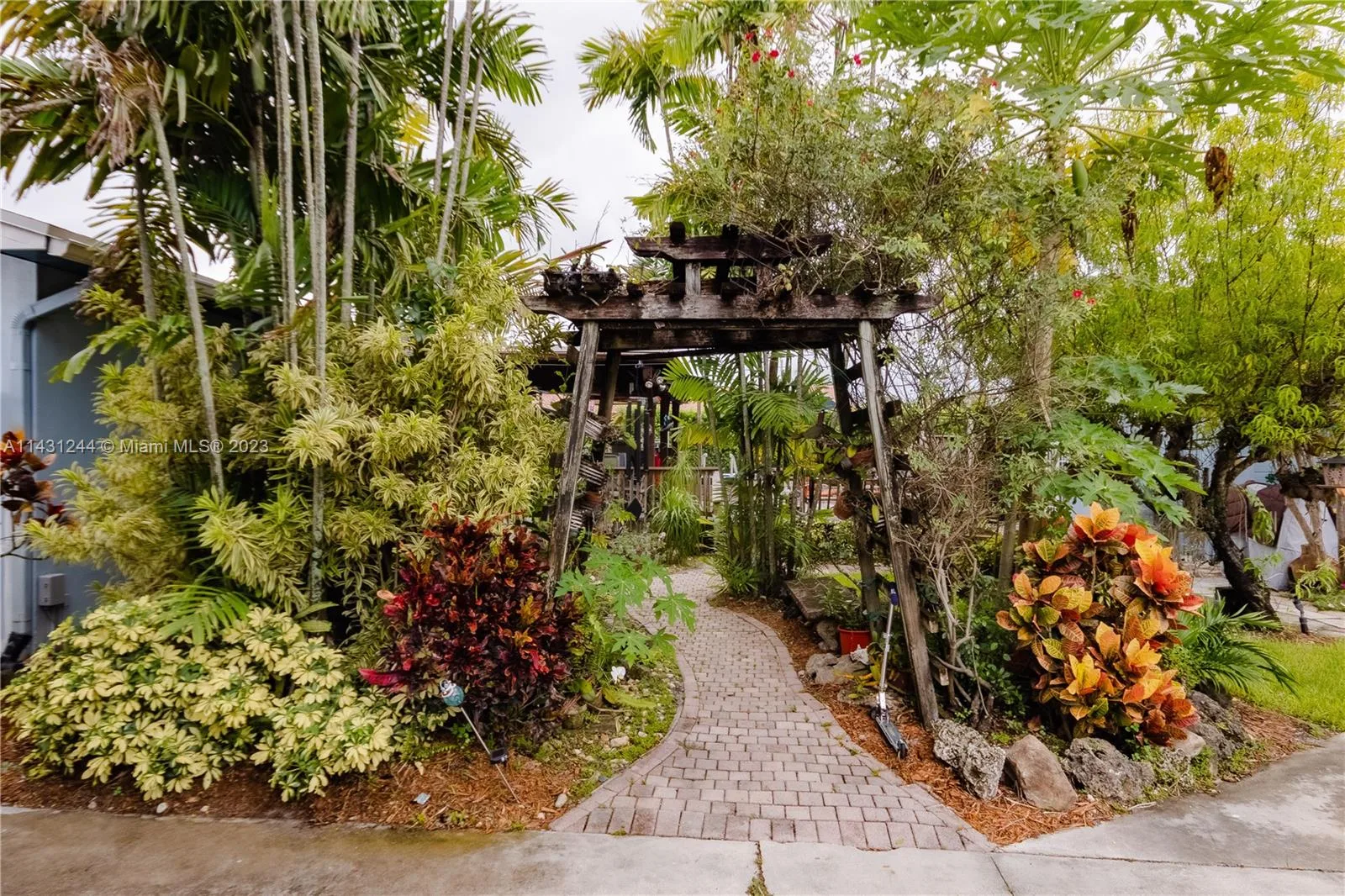 2533 Fillmore St, Hollywood, FL 33020 photo 4