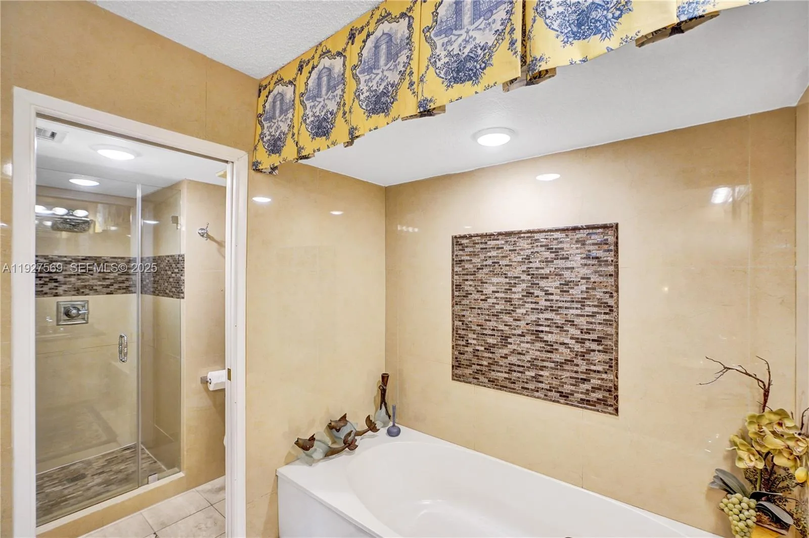 3600 Mystic Pointe Dr # 311, Aventura, FL 33180 photo 6