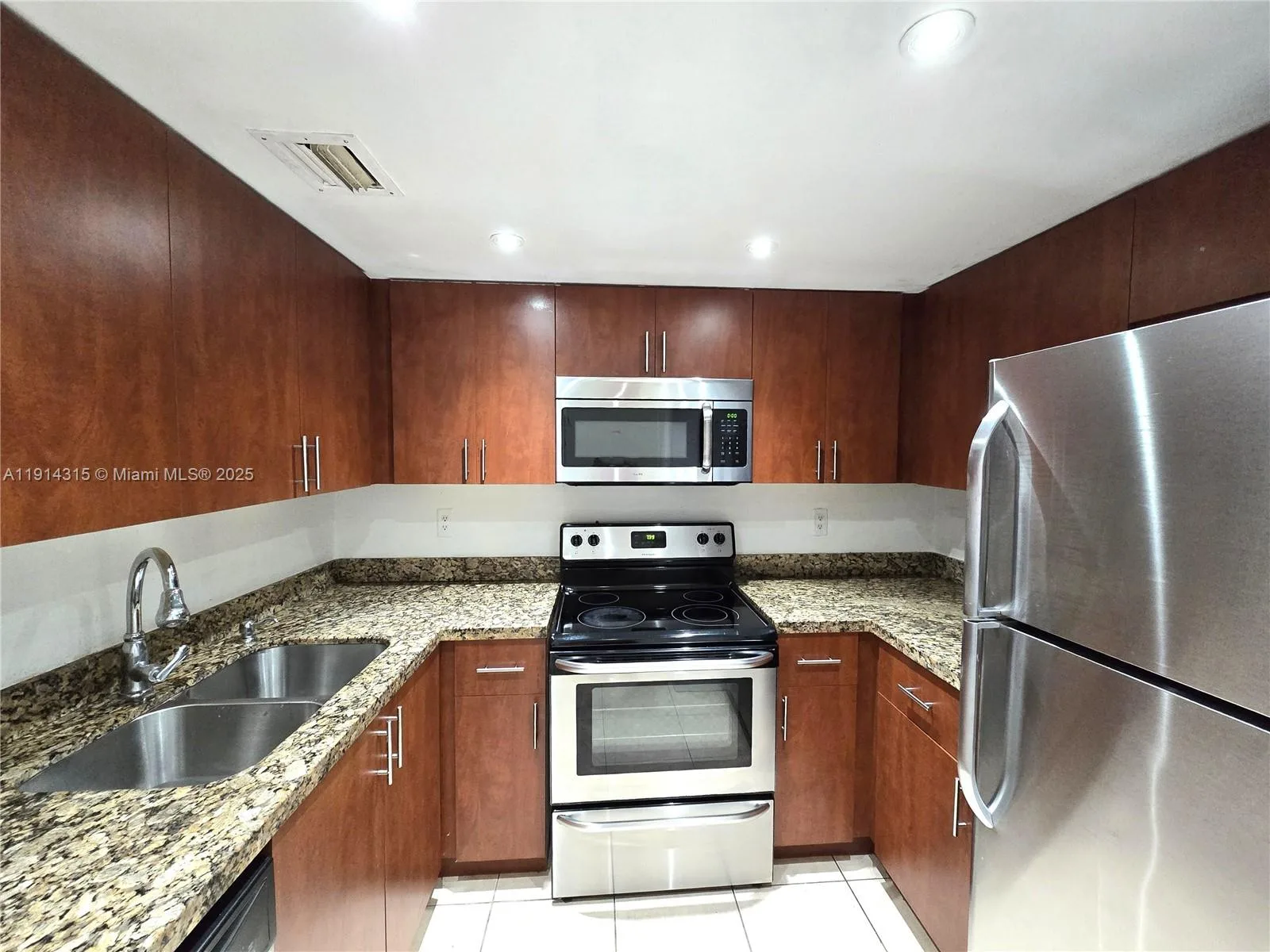 6940 Miami Gardens Dr # 1-319, Hialeah, FL 33015 photo 2