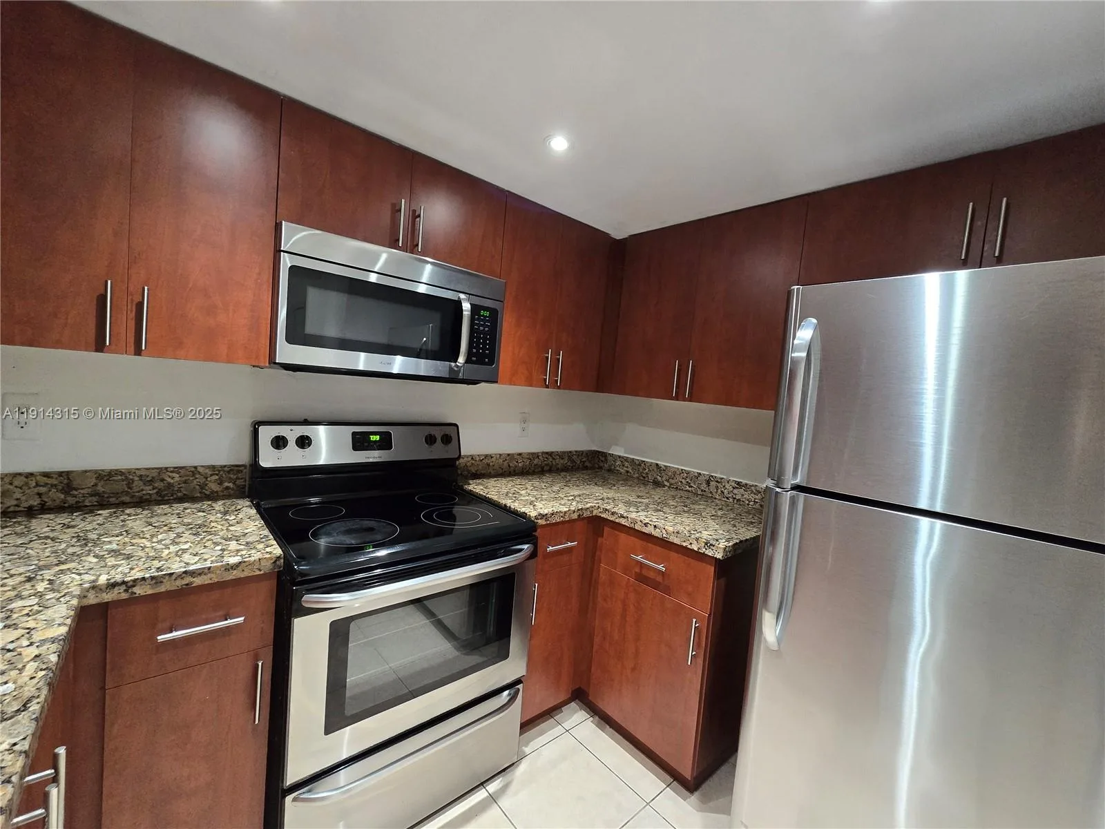6940 Miami Gardens Dr # 1-319, Hialeah, FL 33015 photo 4