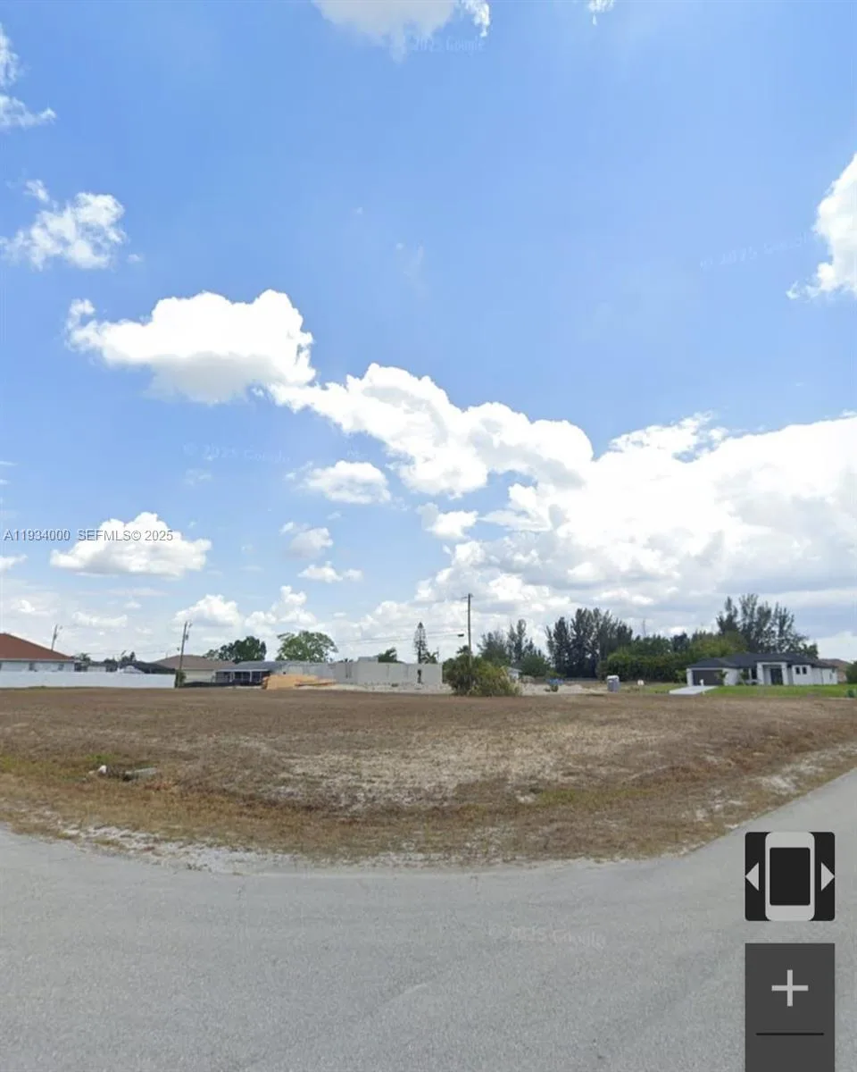 302 NE 10 ST, Cape Coral, FL 33909 photo 2