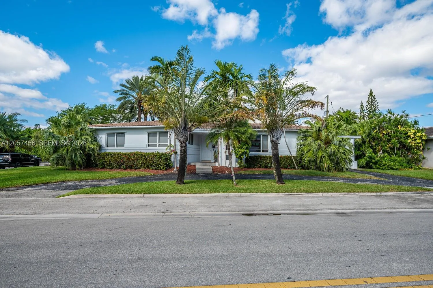 9520 E Broadview Dr, Bay Harbor Islands, FL 33154