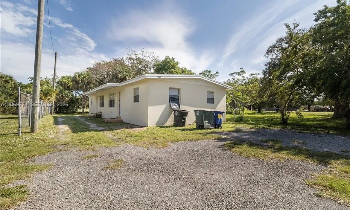 708 N 14th St # B, Fort Pierce, FL 34950