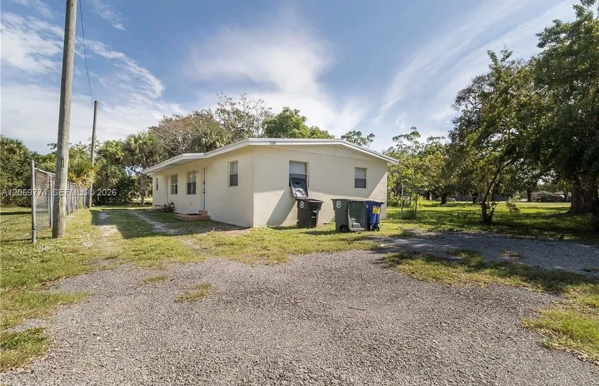 708 N 14th St # B, Fort Pierce, FL 34950 photo 13