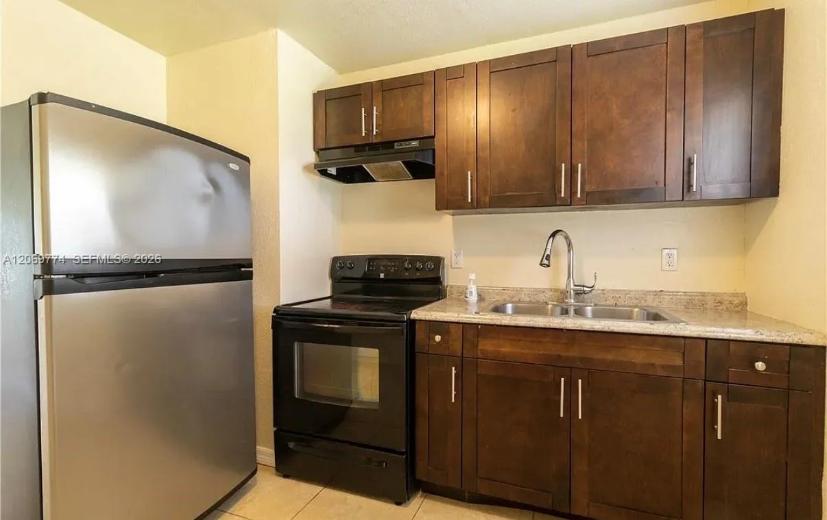 708 N 14th St # B, Fort Pierce, FL 34950 photo 2
