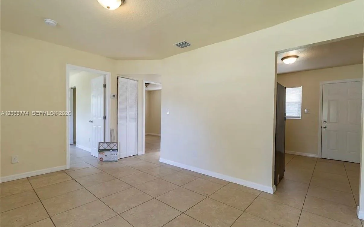 708 N 14th St # B, Fort Pierce, FL 34950 photo 3