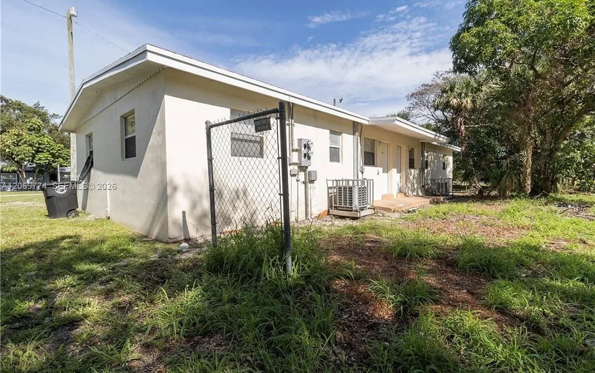 708 N 14th St # B, Fort Pierce, FL 34950 photo 7