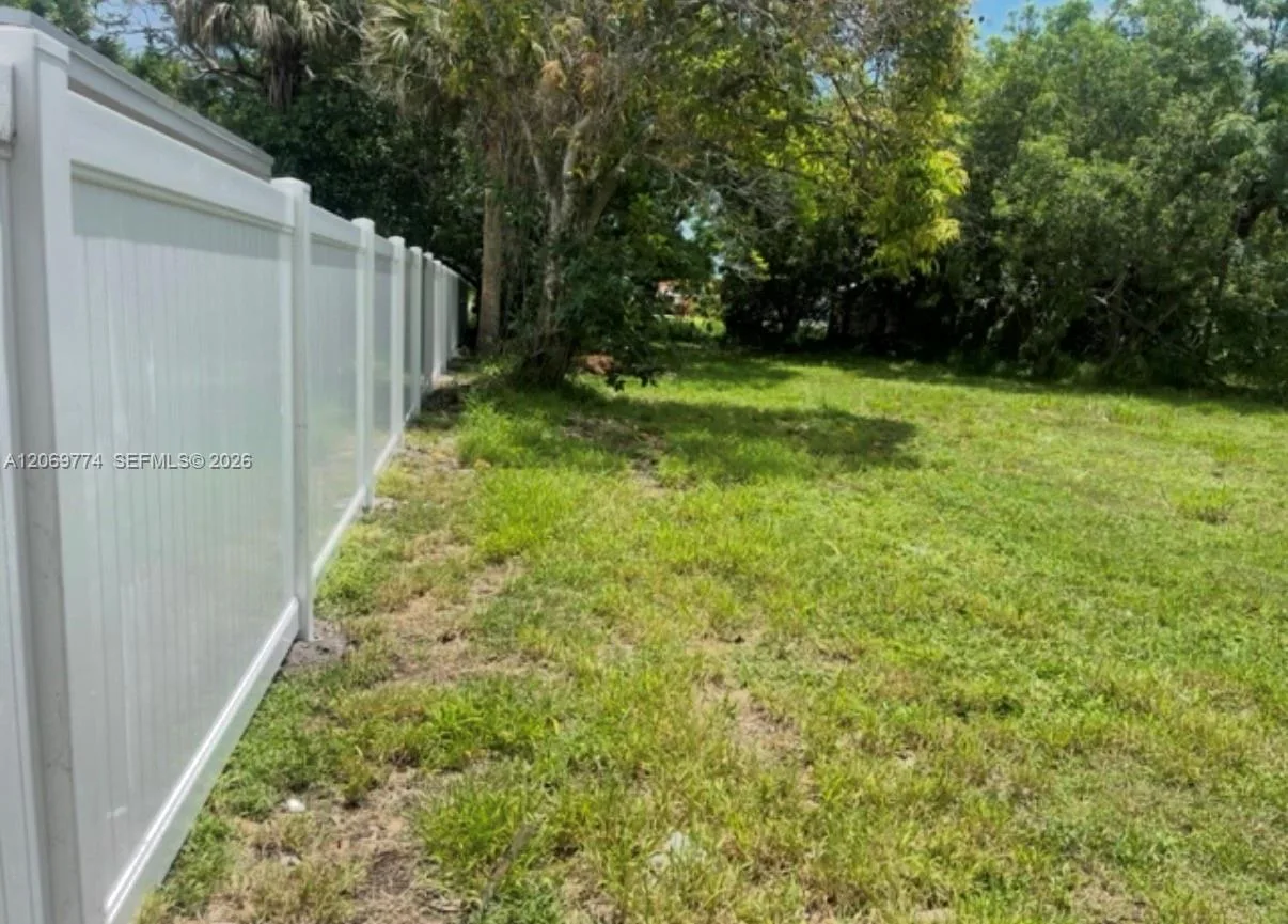 708 N 14th St # B, Fort Pierce, FL 34950 photo 9