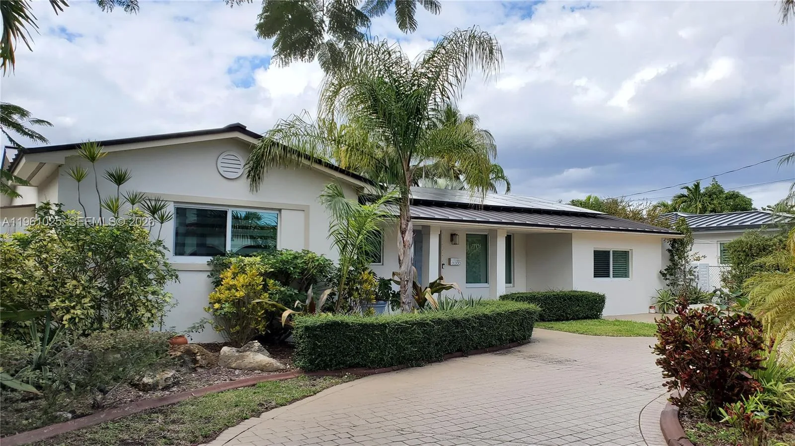 13000 Coronado Ln, North Miami, FL 33181 photo 2