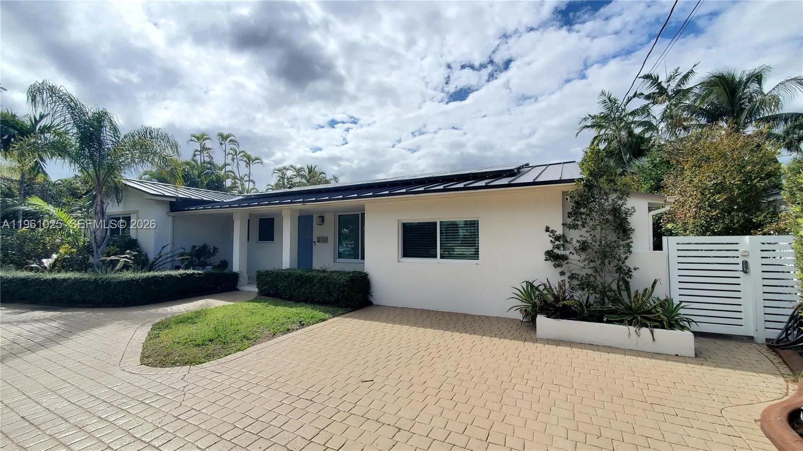 13000 Coronado Ln, North Miami, FL 33181 photo 3