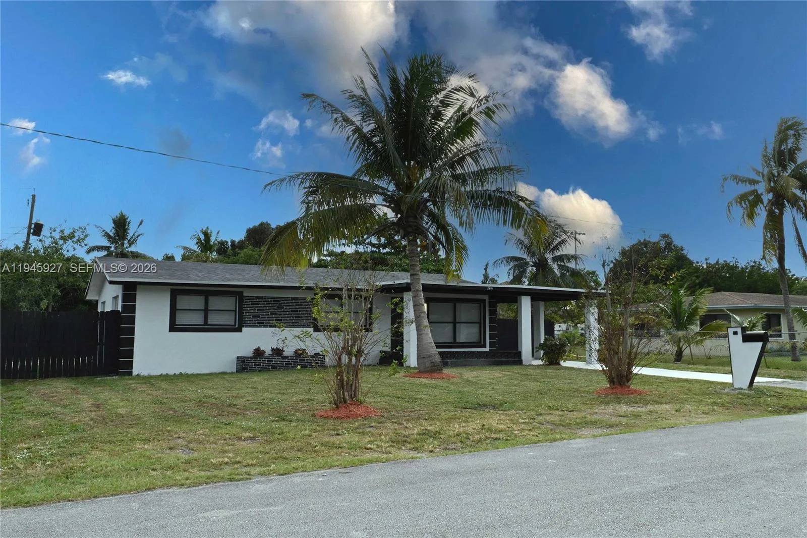 2496 SW 8th St, Fort Lauderdale, FL 33312 photo 5