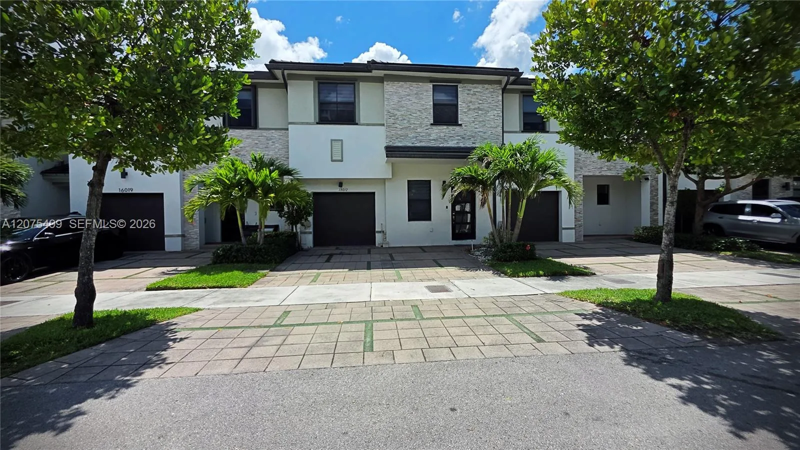 16017 NW 91st Ct, Miami Lakes, FL 33018 photo 3
