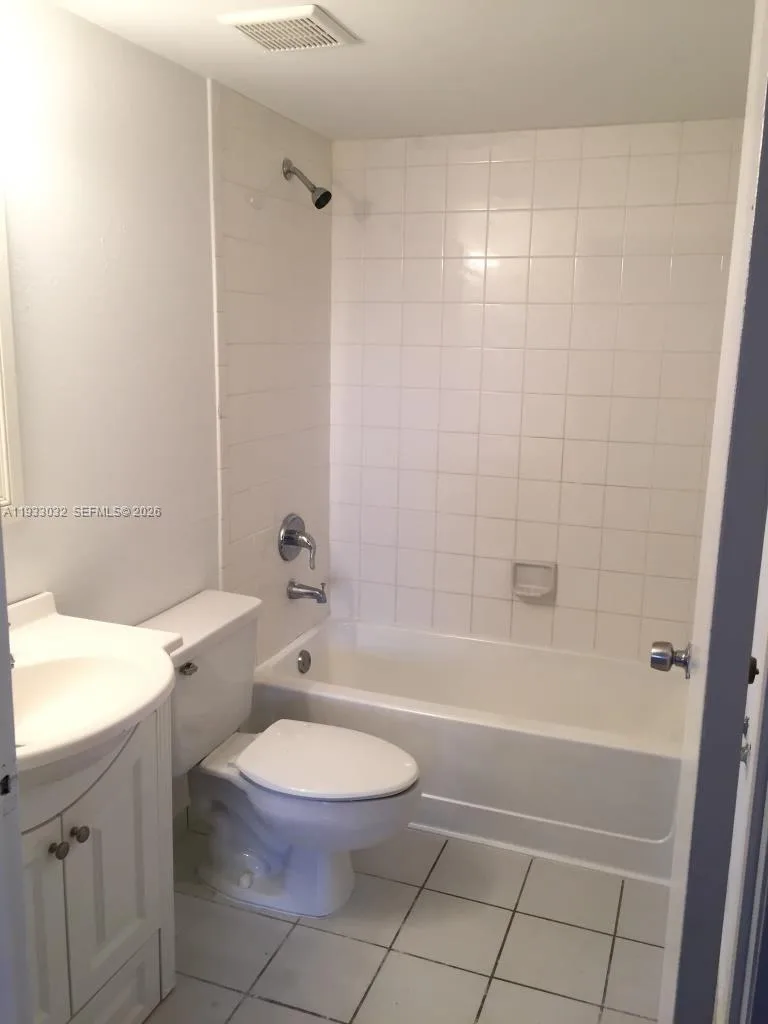 8145 NW 7th St # 406, Miami, FL 33126 photo 5