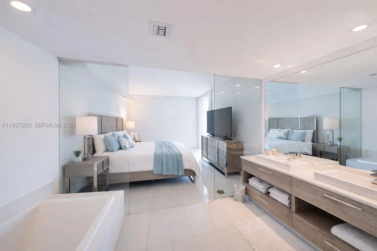 650 NE 32nd St # 2005, Miami, FL 33137 photo 9