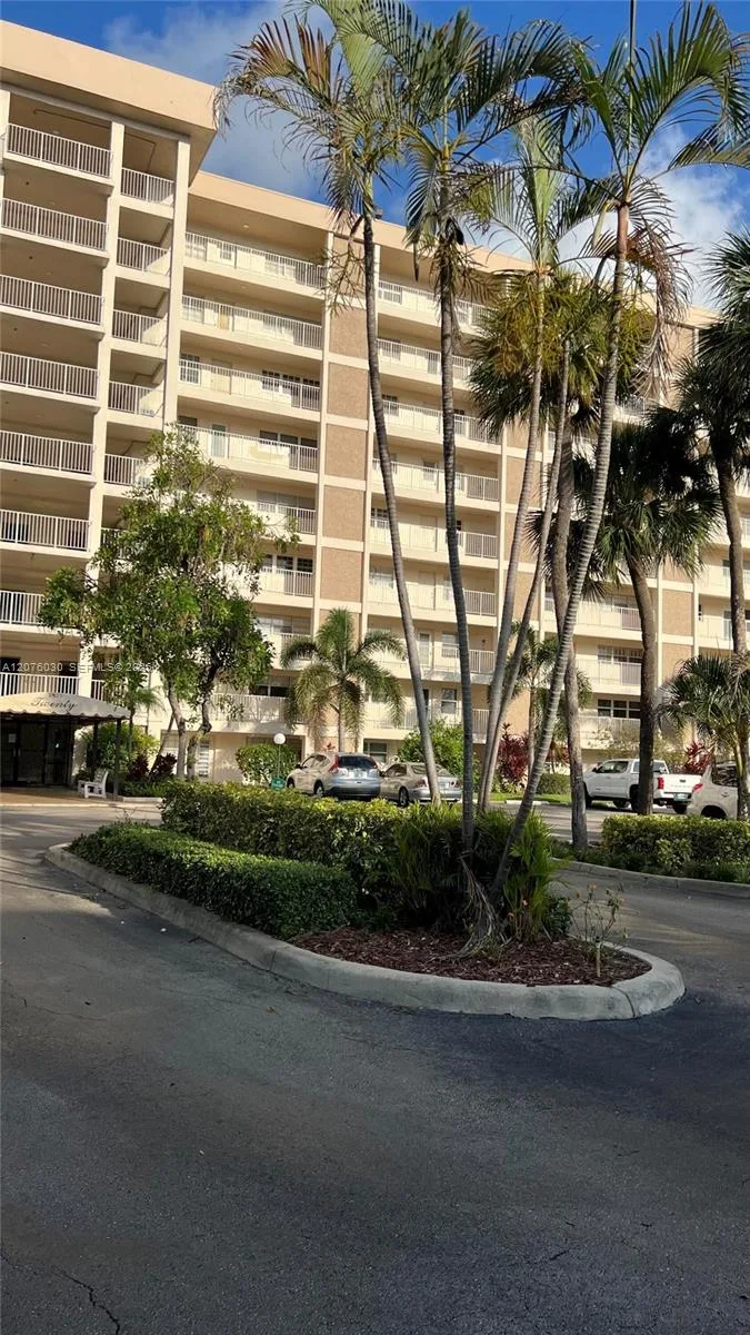 2751 N Palm Aire Dr # 502, Pompano Beach, FL 33069
