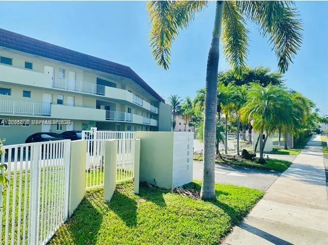 18901 NE 14th Ave # 101, Miami, FL 33179