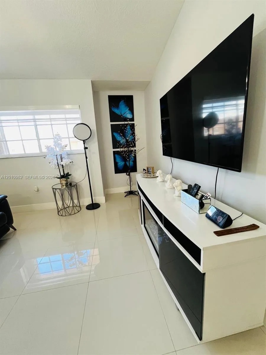 7817 W 36th Ave # 204, Hialeah, FL 33018 photo 3