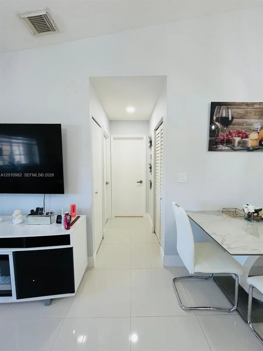 7817 W 36th Ave # 204, Hialeah, FL 33018 photo 4