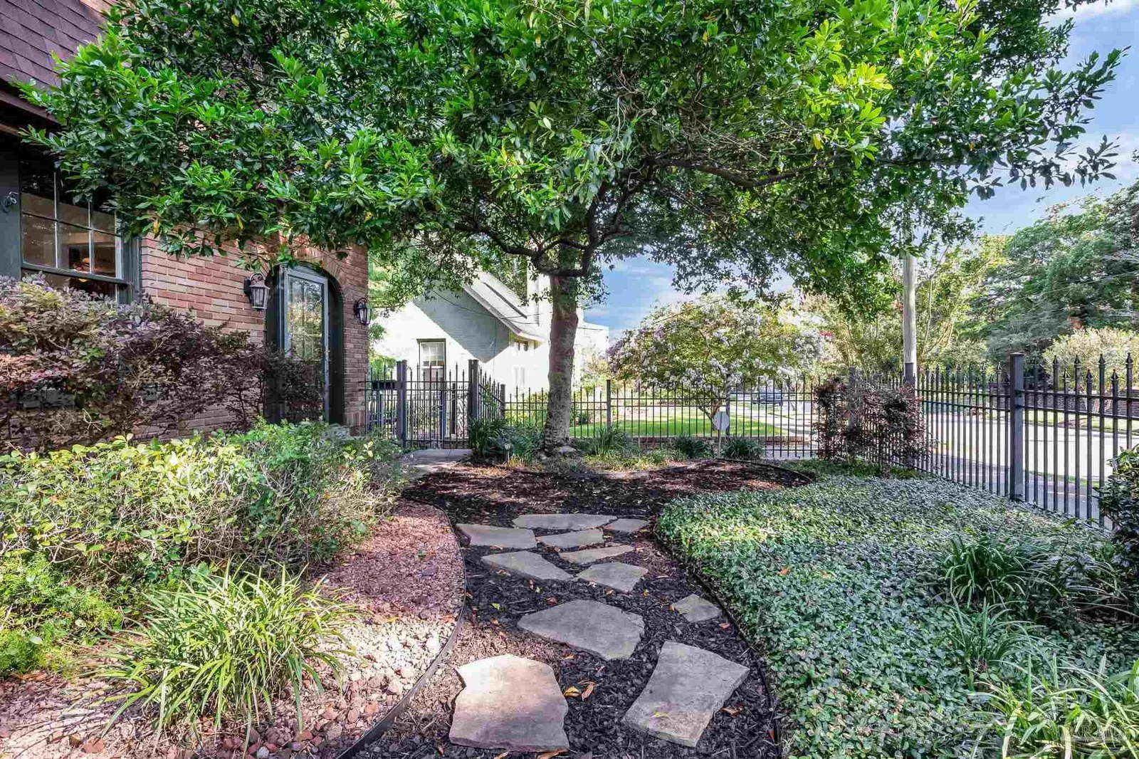 1124 N Spring St, Pensacola, FL 32501 photo 3