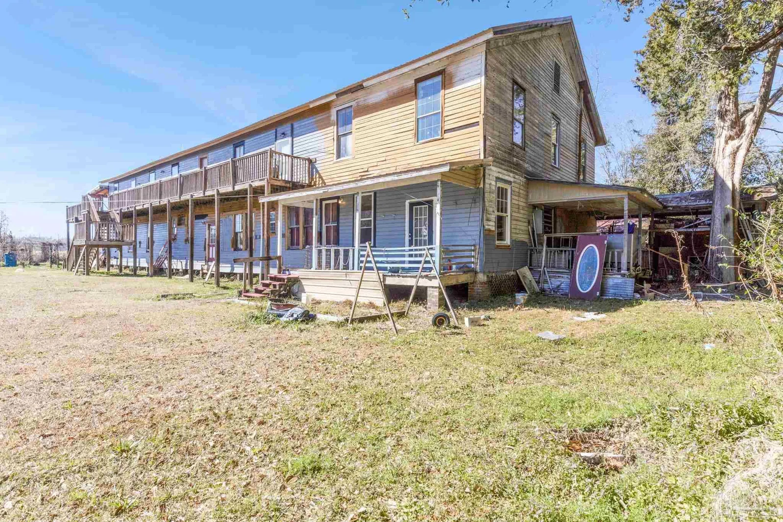 426 Front St, Century, FL 32535 photo 8