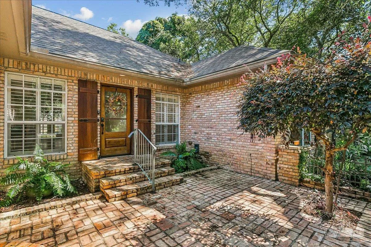2437 W Bayshore Rd, Gulf Breeze, FL 32563