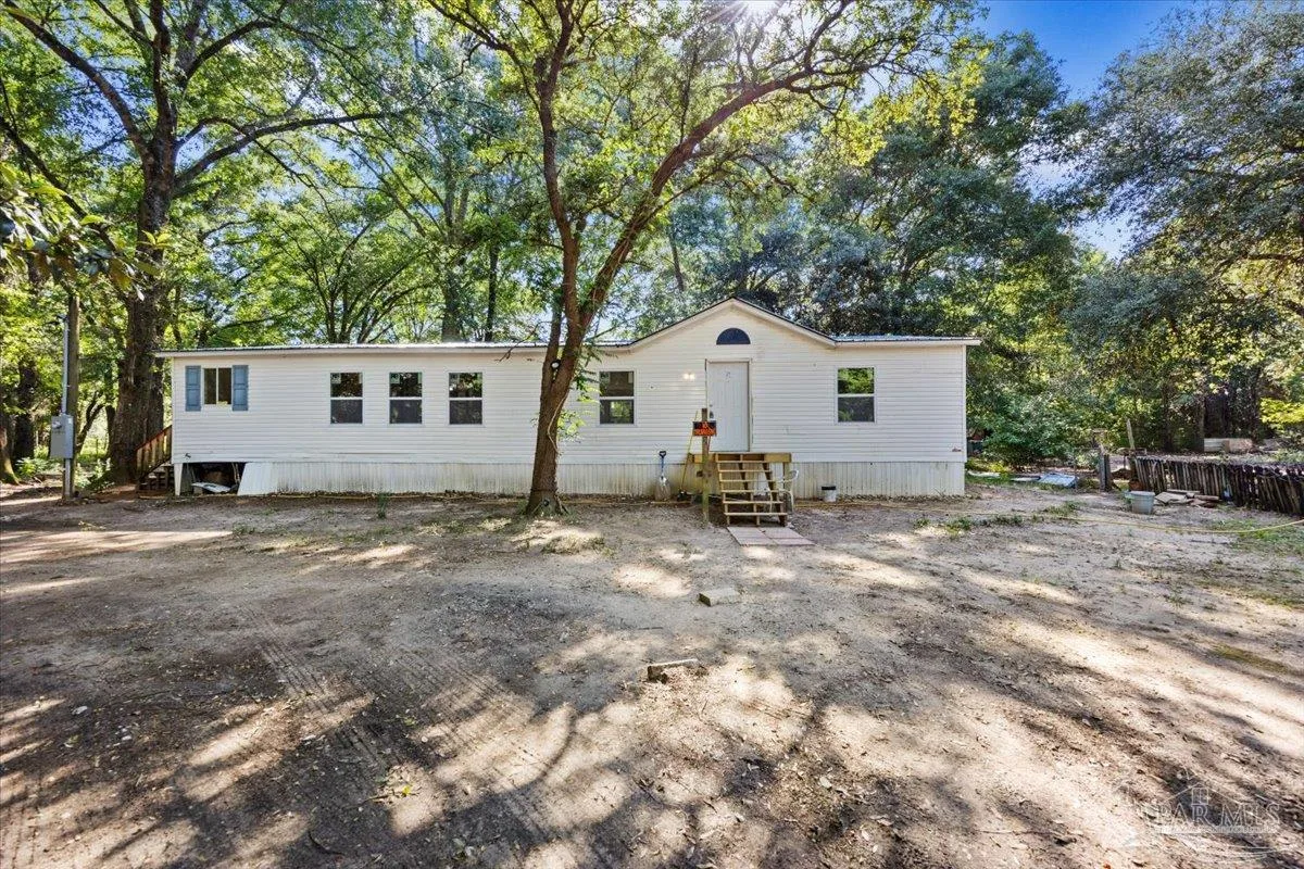 5127 Lake End Dr, Milton, FL 32583