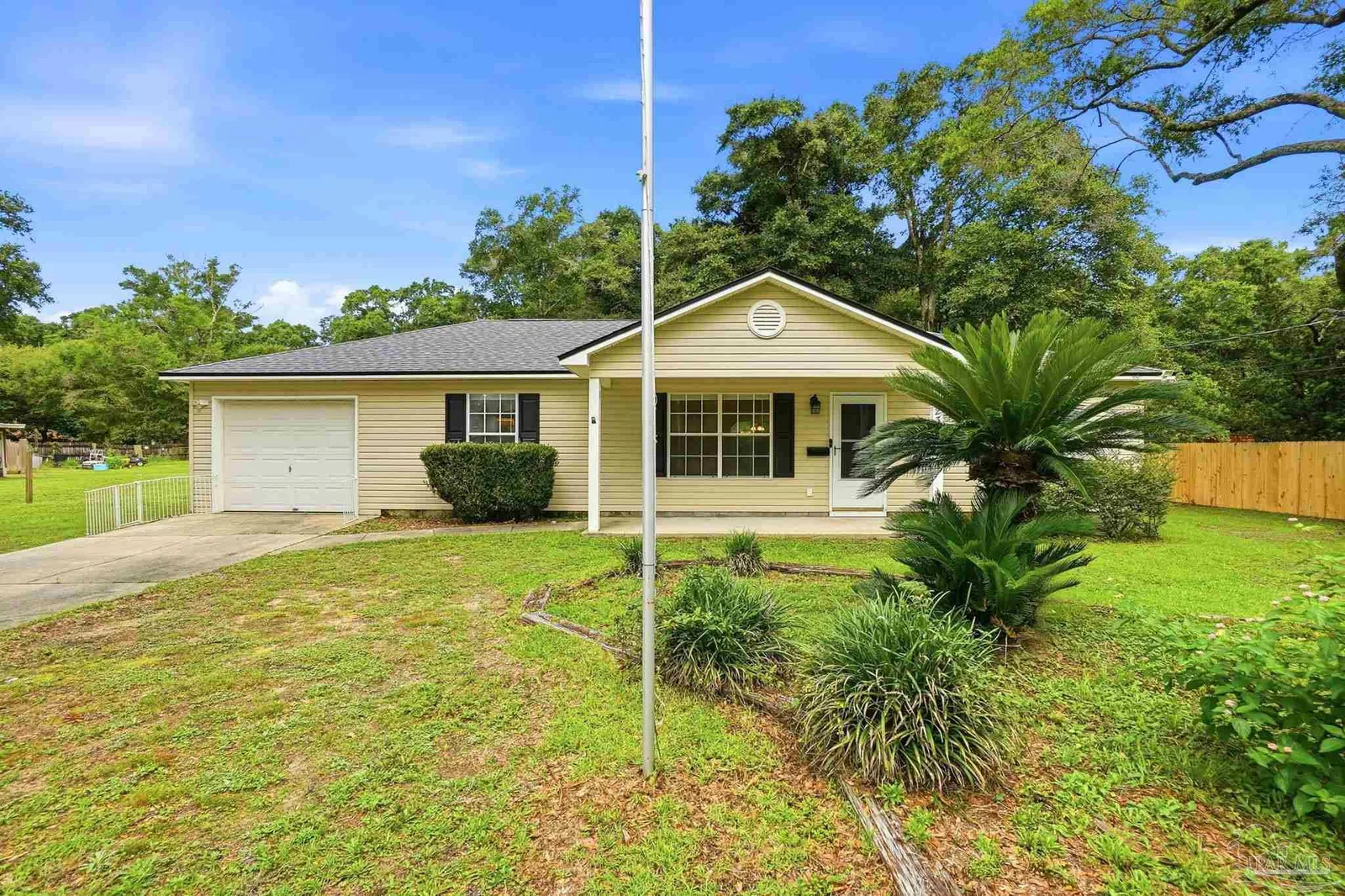 4233 Seminole Trl, Milton, FL 32583 photo 2