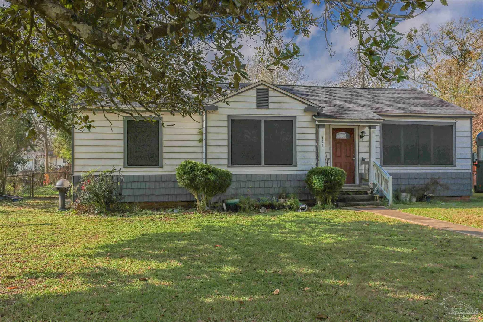 124 Mintz Ln, Cantonment, FL 32533