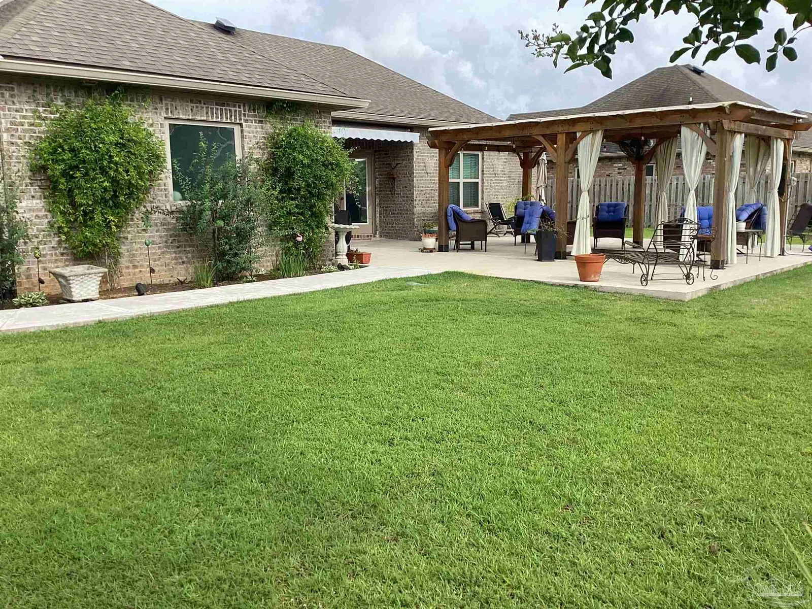 2437 Okatie Ln, Cantonment, FL 32533 photo 10
